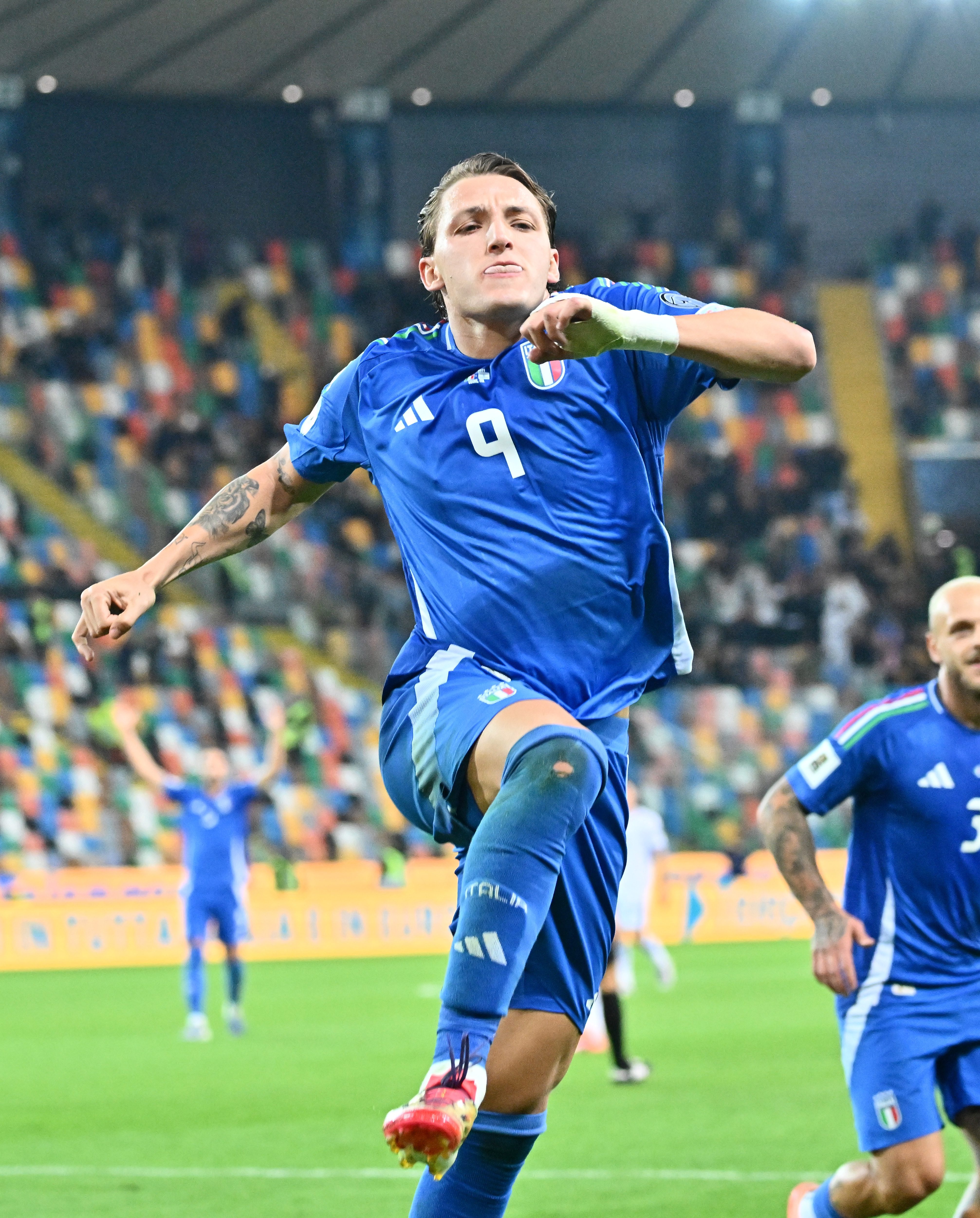 时时彩开奖直播-意大利年轻足球运动员