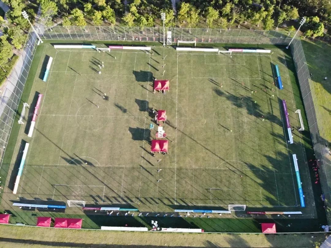 时时彩预测-尼奥尔球员实地考察青训基地，俱乐部重视青训发展的简单介绍