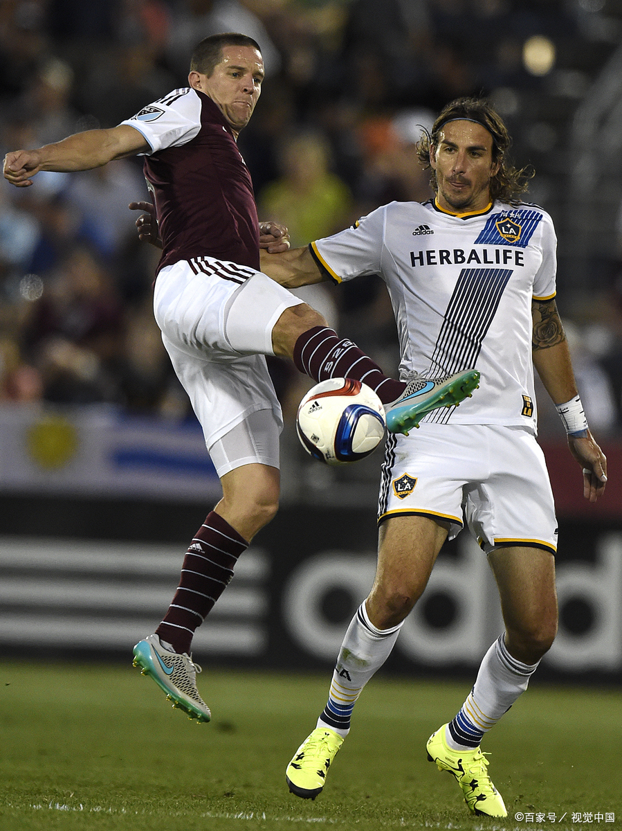 关于塞尔维亚女足表现稳健首度登顶积分榜的信息