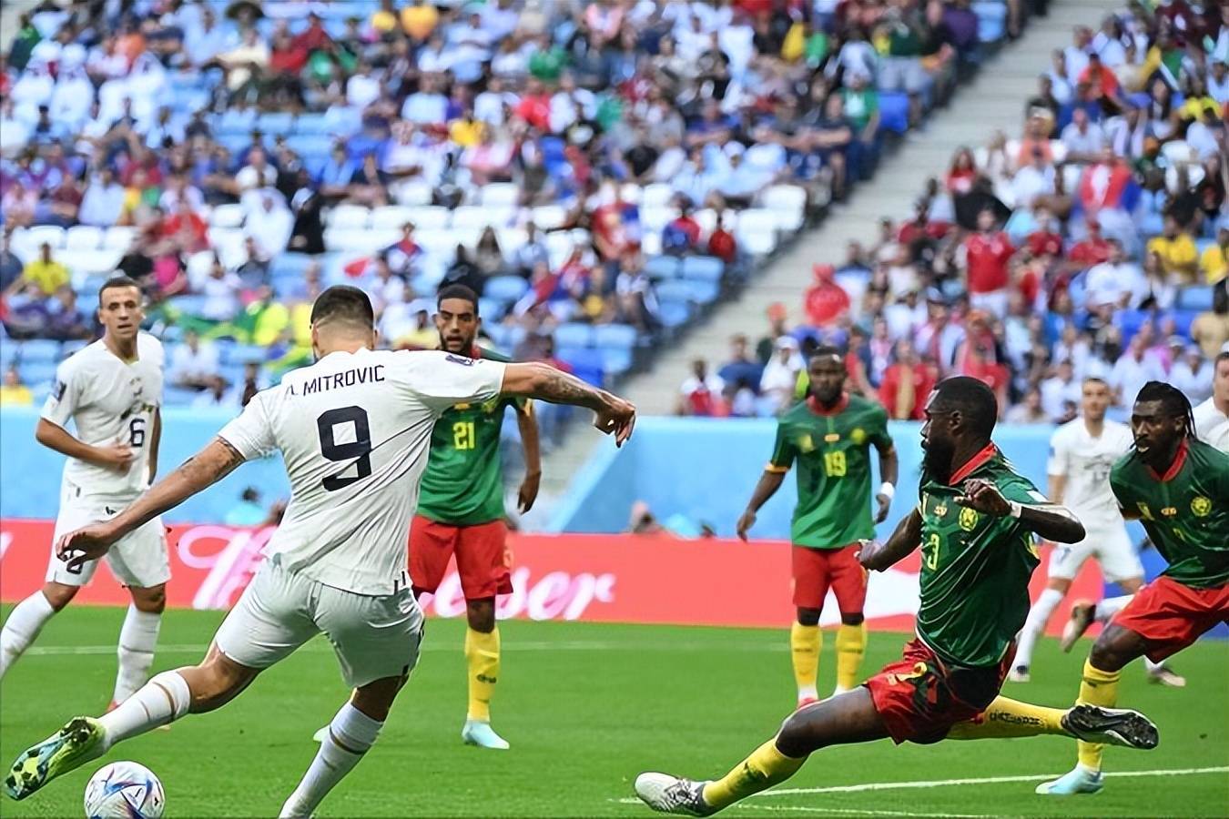 关于塞尔维亚女足表现稳健首度登顶积分榜的信息