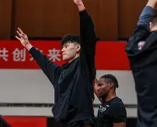 包含球员交易风波：明星球员被交换至不同球队，引发混乱的词条